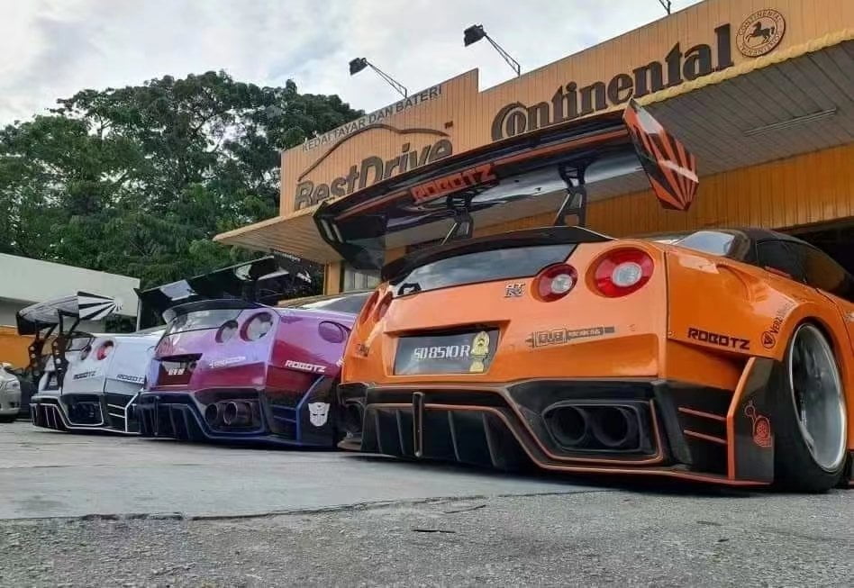 Robot Craftsman Nissan GTR Body Kit R35 Widebody